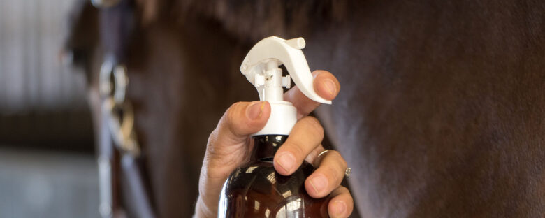 spray anti-mouches pour chevaux